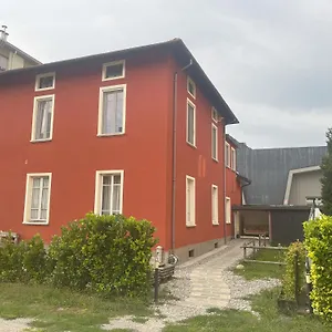 Bed & Breakfast Red House, Garlate