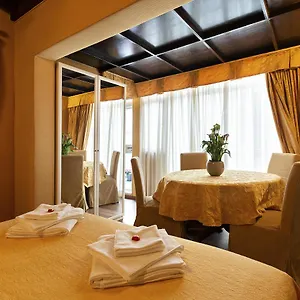 https://canova-rooms.it-romehotels.com