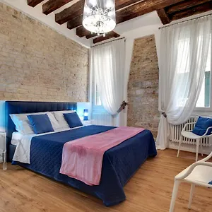 faville-castello-apartments.hotelinveneto.com/